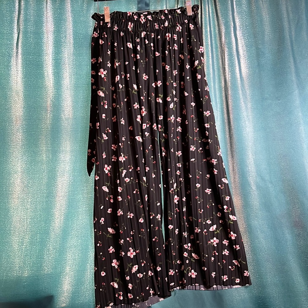 Flowered goucho pants